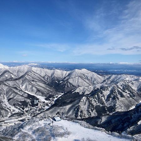 ホテル ムルメルン 湯沢市 エクステリア 写真
